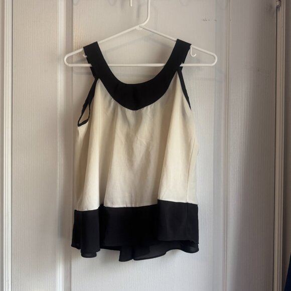 Sleeveless Tank Top - Picture 4 of 4